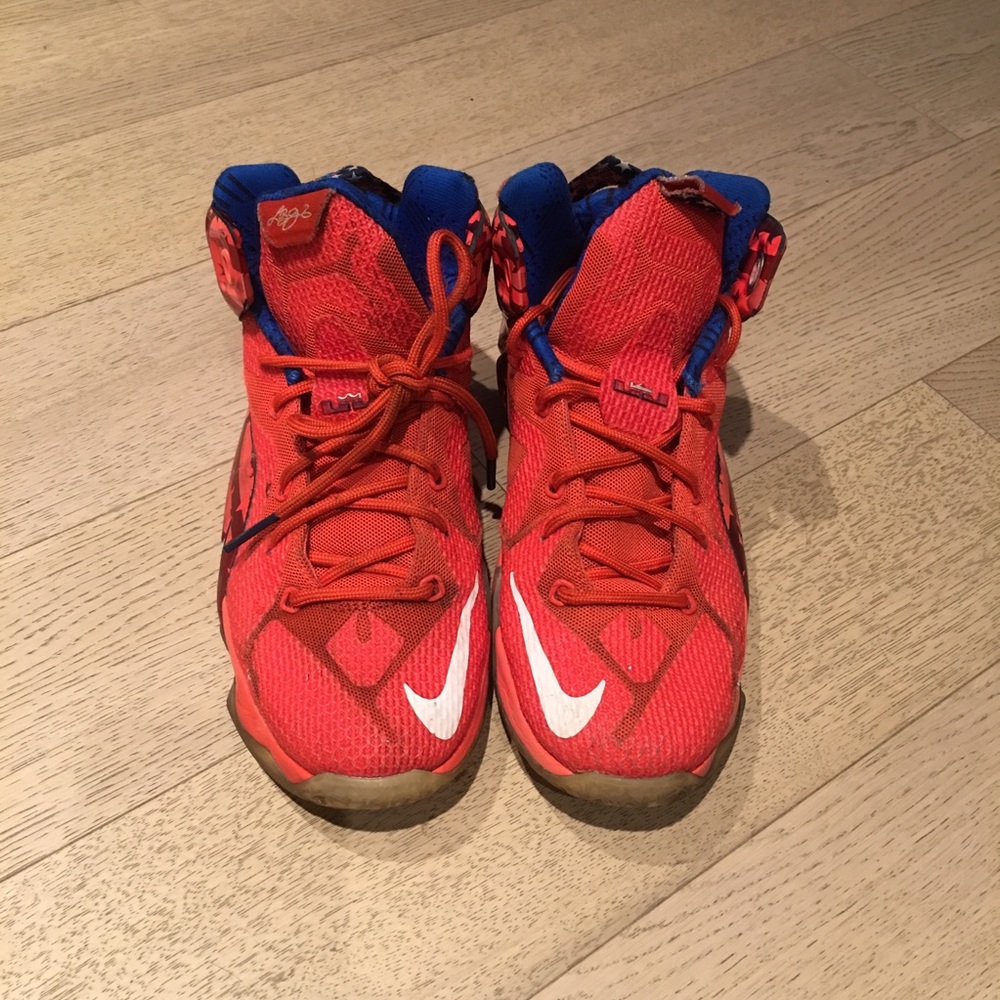 Nike Lebron James Red with Stars Size 5 Boys "USA"